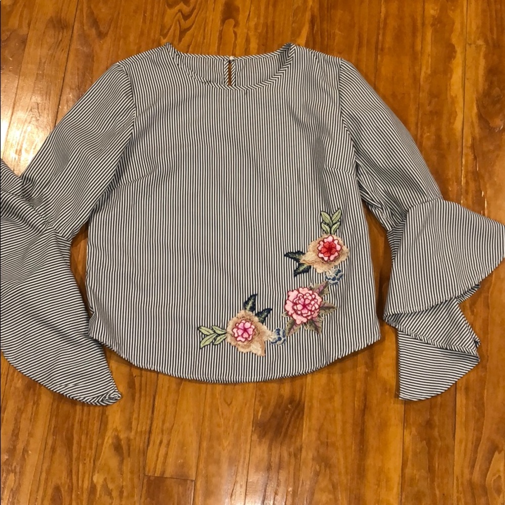 Bell bottom sleeves